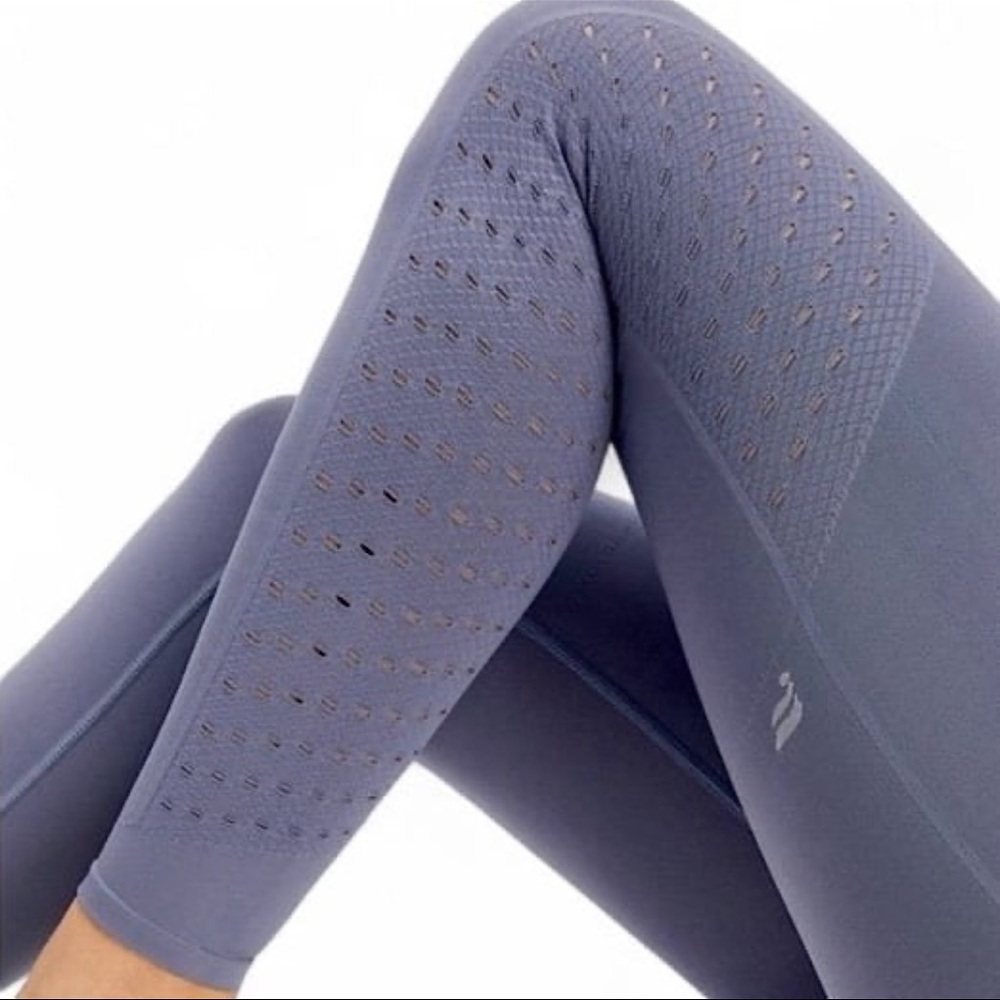 Fabletics Eco Sync High Waisted 7/8 Leggings | Medium